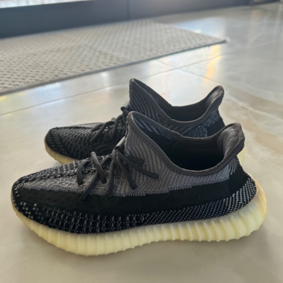 Yeezy Boost 350 ‘V2’ Carbon - Picture 6 of 6